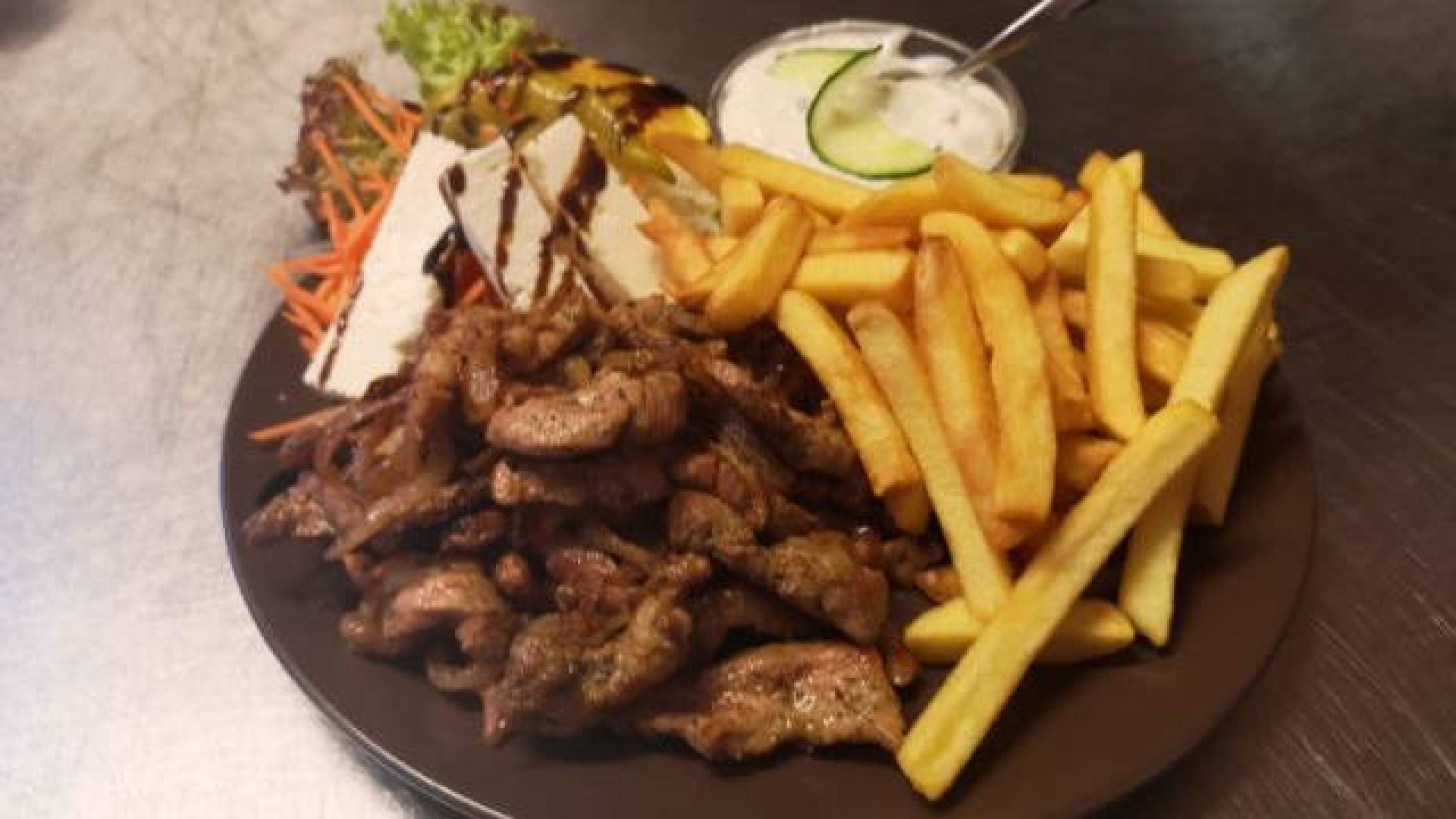 Sauerfleisch mit Bratkartoffeln
