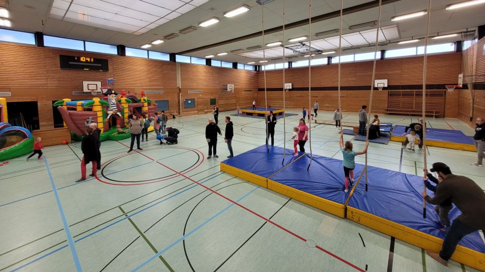 Winter-Spielplatz für Familien